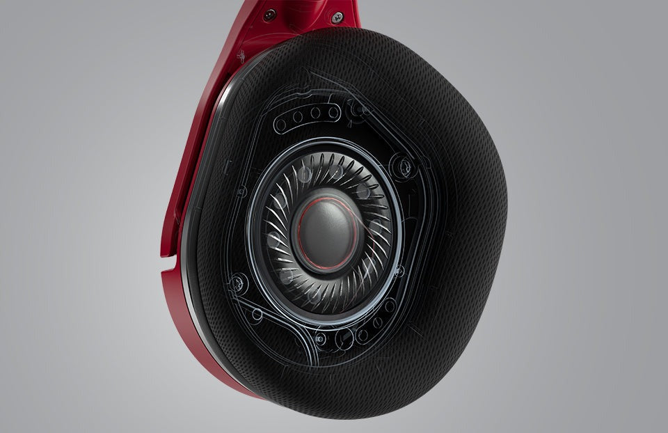 洗練されたイヤーカップの音響特性と、精巧に調整された 50mm スピーカーがパワフルに正確で臨場感あふれる音声を実現。